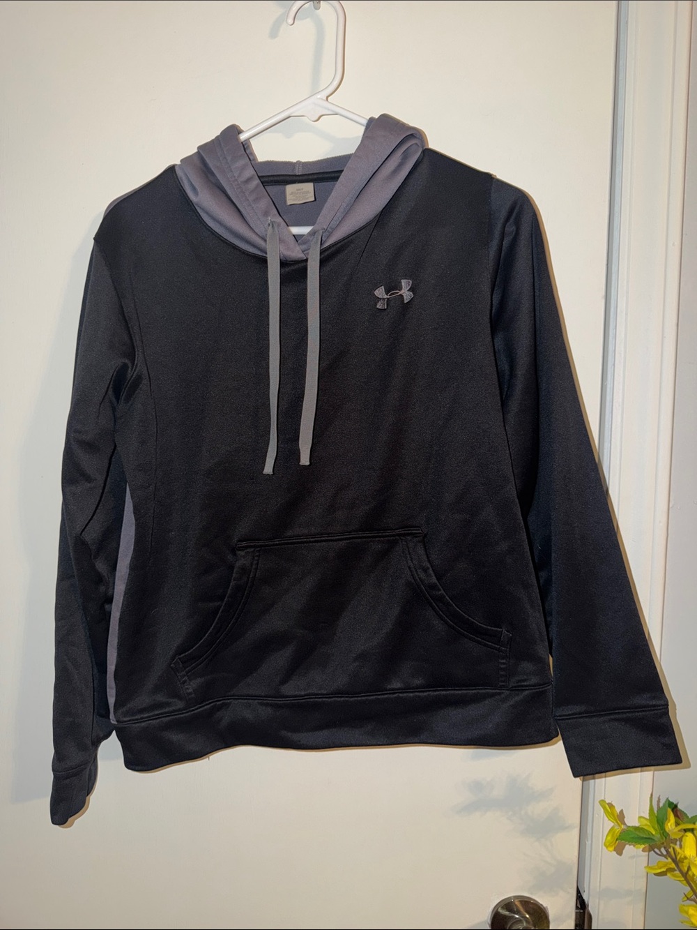 Under Armour Men’s Black & Gray Crewneck Hoodie Sweater
